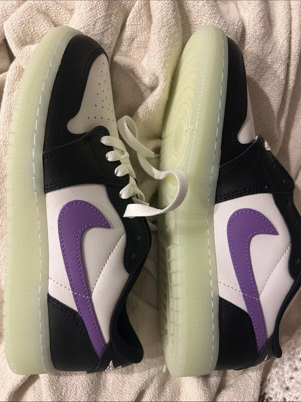 Air Jordan 1 Retro Low OG Black Raspberry Size Y6 NWOT